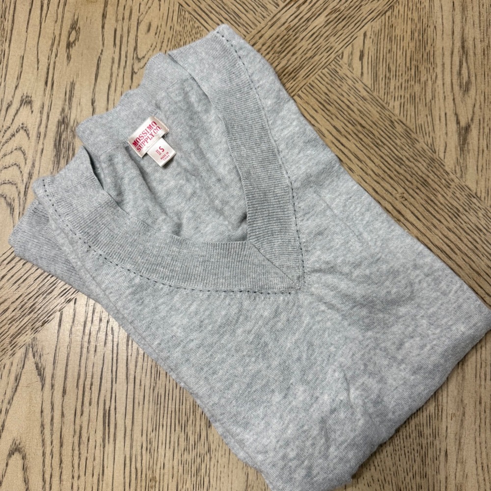 Mossimo Supply Co Women Size Small Gray V Neck Long Sleeve Sweater
